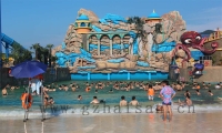 在建造水上乐园时如何进行施工安全管理?